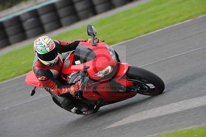 Motorcycle action photographs;cadwell;cadwell park photographs;event digital images;eventdigitalimages;motor racing louth lincolnshire;no limits trackdays;peter wileman photography;trackday;trackday digital images;trackday photos