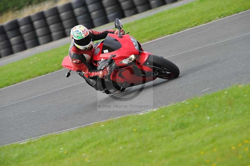Motorcycle action photographs;cadwell;cadwell park photographs;event digital images;eventdigitalimages;motor racing louth lincolnshire;no limits trackdays;peter wileman photography;trackday;trackday digital images;trackday photos