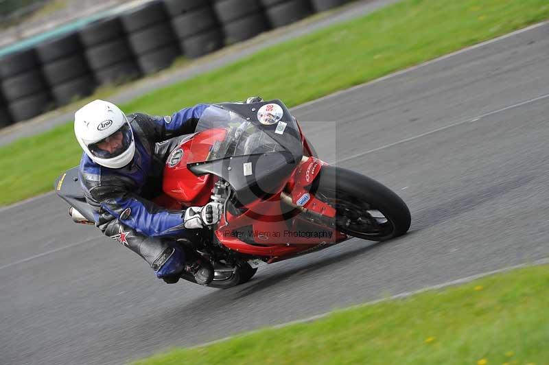 Motorcycle action photographs;cadwell;cadwell park photographs;event digital images;eventdigitalimages;motor racing louth lincolnshire;no limits trackdays;peter wileman photography;trackday;trackday digital images;trackday photos
