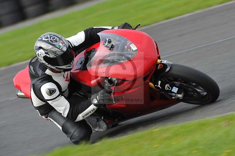 Motorcycle action photographs;cadwell;cadwell park photographs;event digital images;eventdigitalimages;motor racing louth lincolnshire;no limits trackdays;peter wileman photography;trackday;trackday digital images;trackday photos