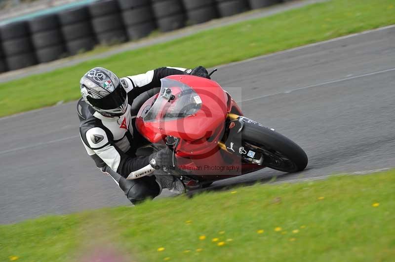 Motorcycle action photographs;cadwell;cadwell park photographs;event digital images;eventdigitalimages;motor racing louth lincolnshire;no limits trackdays;peter wileman photography;trackday;trackday digital images;trackday photos