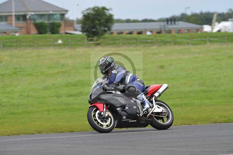 Motorcycle action photographs;cadwell;cadwell park photographs;event digital images;eventdigitalimages;motor racing louth lincolnshire;no limits trackdays;peter wileman photography;trackday;trackday digital images;trackday photos