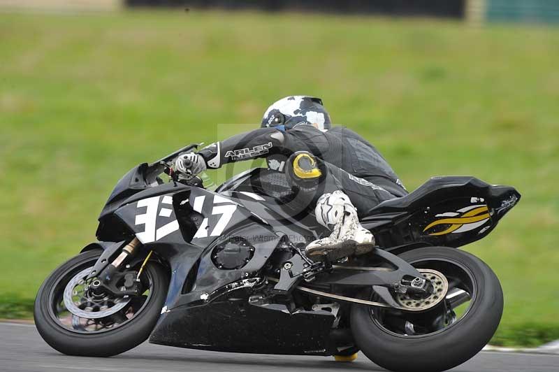Motorcycle action photographs;cadwell;cadwell park photographs;event digital images;eventdigitalimages;motor racing louth lincolnshire;no limits trackdays;peter wileman photography;trackday;trackday digital images;trackday photos