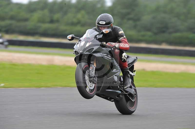Motorcycle action photographs;cadwell;cadwell park photographs;event digital images;eventdigitalimages;motor racing louth lincolnshire;no limits trackdays;peter wileman photography;trackday;trackday digital images;trackday photos