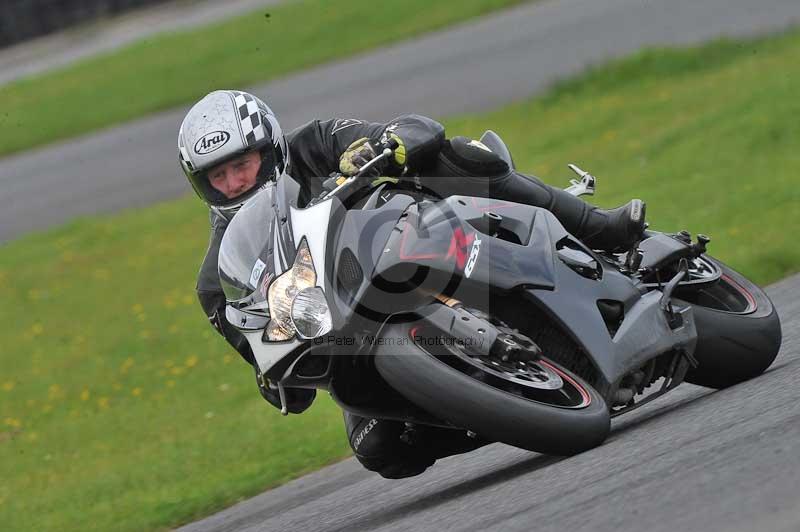 Motorcycle action photographs;cadwell;cadwell park photographs;event digital images;eventdigitalimages;motor racing louth lincolnshire;no limits trackdays;peter wileman photography;trackday;trackday digital images;trackday photos