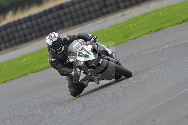 Motorcycle action photographs;cadwell;cadwell park photographs;event digital images;eventdigitalimages;motor racing louth lincolnshire;no limits trackdays;peter wileman photography;trackday;trackday digital images;trackday photos