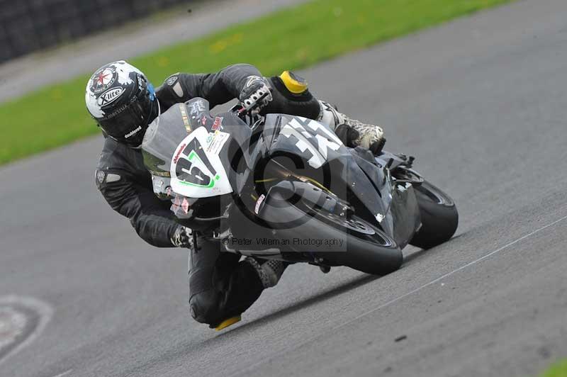 Motorcycle action photographs;cadwell;cadwell park photographs;event digital images;eventdigitalimages;motor racing louth lincolnshire;no limits trackdays;peter wileman photography;trackday;trackday digital images;trackday photos