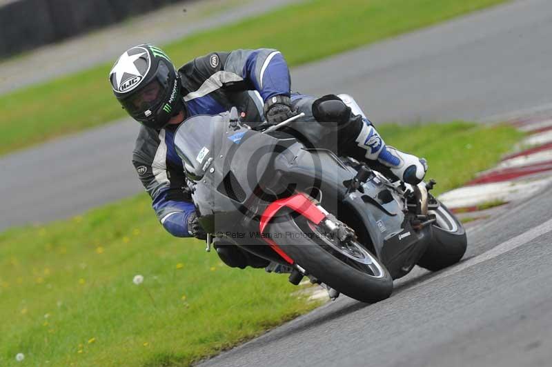 Motorcycle action photographs;cadwell;cadwell park photographs;event digital images;eventdigitalimages;motor racing louth lincolnshire;no limits trackdays;peter wileman photography;trackday;trackday digital images;trackday photos