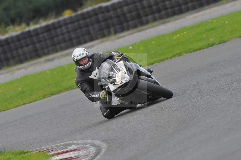Motorcycle action photographs;cadwell;cadwell park photographs;event digital images;eventdigitalimages;motor racing louth lincolnshire;no limits trackdays;peter wileman photography;trackday;trackday digital images;trackday photos