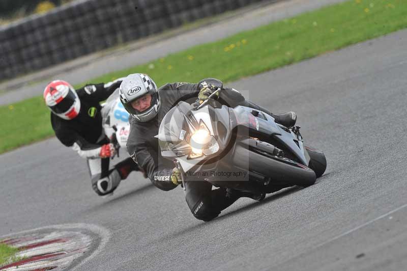 Motorcycle action photographs;cadwell;cadwell park photographs;event digital images;eventdigitalimages;motor racing louth lincolnshire;no limits trackdays;peter wileman photography;trackday;trackday digital images;trackday photos