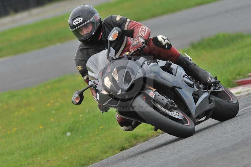 Motorcycle action photographs;cadwell;cadwell park photographs;event digital images;eventdigitalimages;motor racing louth lincolnshire;no limits trackdays;peter wileman photography;trackday;trackday digital images;trackday photos