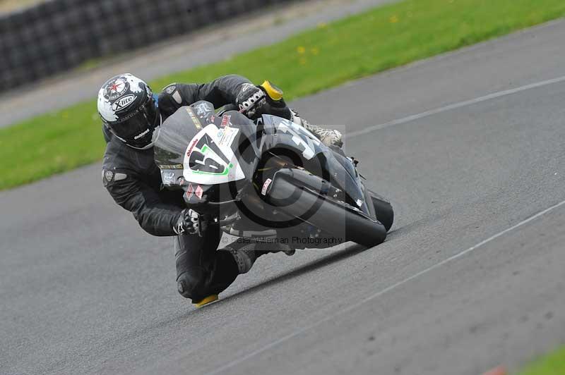 Motorcycle action photographs;cadwell;cadwell park photographs;event digital images;eventdigitalimages;motor racing louth lincolnshire;no limits trackdays;peter wileman photography;trackday;trackday digital images;trackday photos