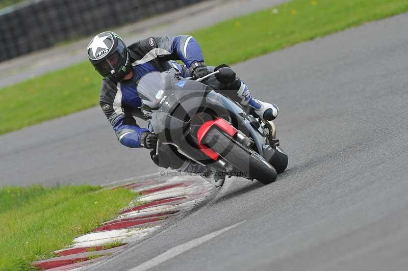 Motorcycle action photographs;cadwell;cadwell park photographs;event digital images;eventdigitalimages;motor racing louth lincolnshire;no limits trackdays;peter wileman photography;trackday;trackday digital images;trackday photos