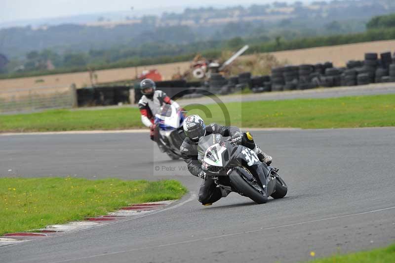 Motorcycle action photographs;cadwell;cadwell park photographs;event digital images;eventdigitalimages;motor racing louth lincolnshire;no limits trackdays;peter wileman photography;trackday;trackday digital images;trackday photos