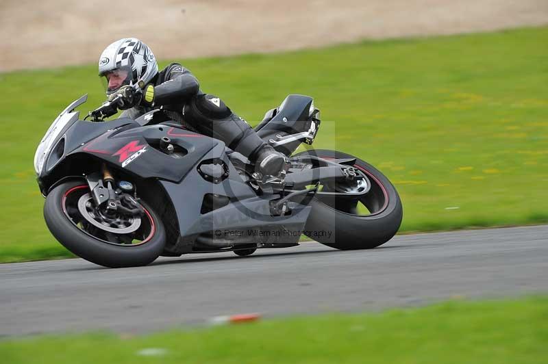 Motorcycle action photographs;cadwell;cadwell park photographs;event digital images;eventdigitalimages;motor racing louth lincolnshire;no limits trackdays;peter wileman photography;trackday;trackday digital images;trackday photos