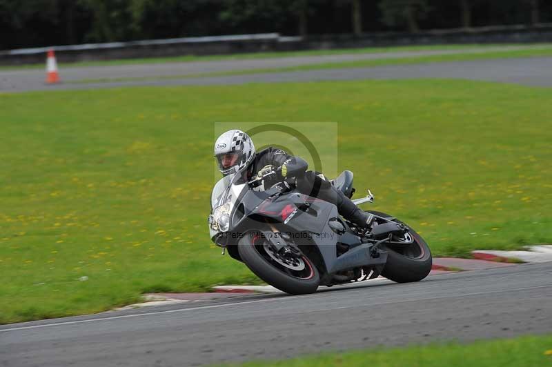 Motorcycle action photographs;cadwell;cadwell park photographs;event digital images;eventdigitalimages;motor racing louth lincolnshire;no limits trackdays;peter wileman photography;trackday;trackday digital images;trackday photos