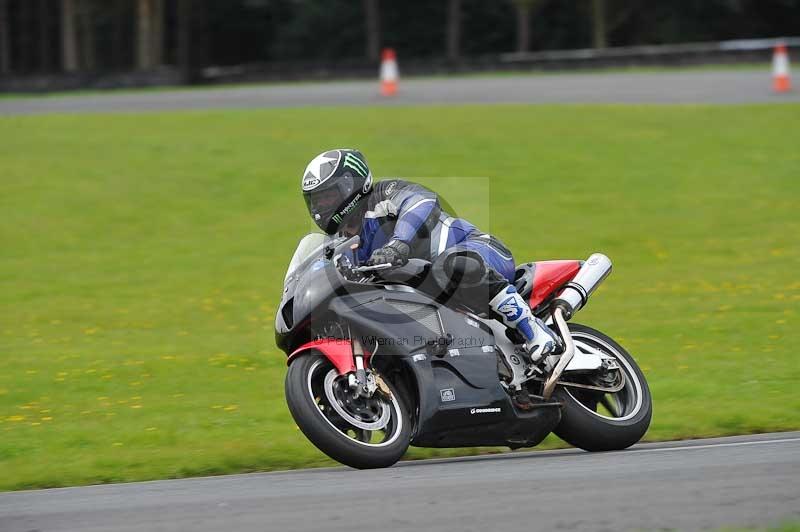 Motorcycle action photographs;cadwell;cadwell park photographs;event digital images;eventdigitalimages;motor racing louth lincolnshire;no limits trackdays;peter wileman photography;trackday;trackday digital images;trackday photos