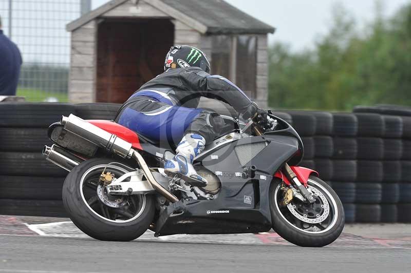 Motorcycle action photographs;cadwell;cadwell park photographs;event digital images;eventdigitalimages;motor racing louth lincolnshire;no limits trackdays;peter wileman photography;trackday;trackday digital images;trackday photos