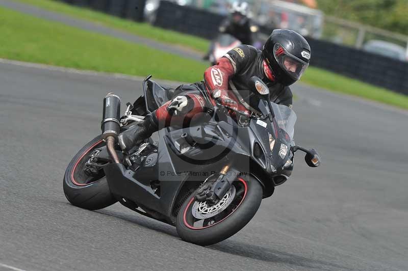 Motorcycle action photographs;cadwell;cadwell park photographs;event digital images;eventdigitalimages;motor racing louth lincolnshire;no limits trackdays;peter wileman photography;trackday;trackday digital images;trackday photos