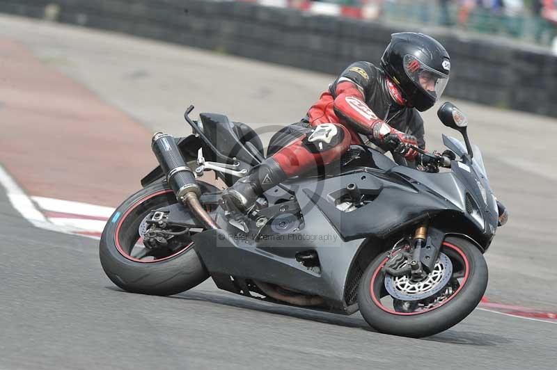 Motorcycle action photographs;cadwell;cadwell park photographs;event digital images;eventdigitalimages;motor racing louth lincolnshire;no limits trackdays;peter wileman photography;trackday;trackday digital images;trackday photos