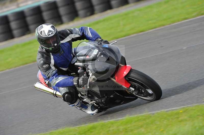 Motorcycle action photographs;cadwell;cadwell park photographs;event digital images;eventdigitalimages;motor racing louth lincolnshire;no limits trackdays;peter wileman photography;trackday;trackday digital images;trackday photos
