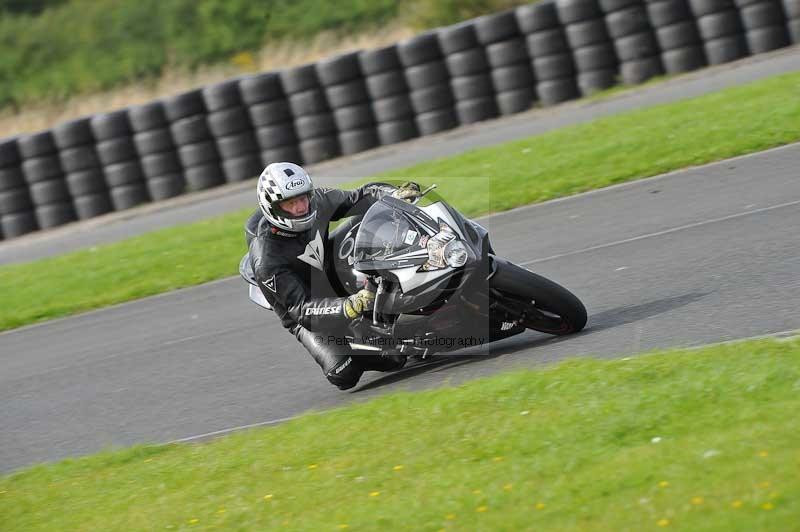 Motorcycle action photographs;cadwell;cadwell park photographs;event digital images;eventdigitalimages;motor racing louth lincolnshire;no limits trackdays;peter wileman photography;trackday;trackday digital images;trackday photos