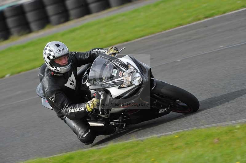 Motorcycle action photographs;cadwell;cadwell park photographs;event digital images;eventdigitalimages;motor racing louth lincolnshire;no limits trackdays;peter wileman photography;trackday;trackday digital images;trackday photos