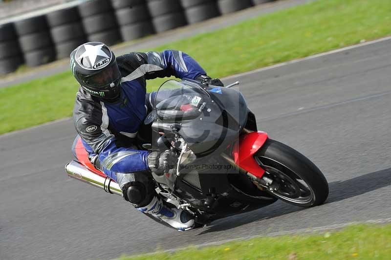 Motorcycle action photographs;cadwell;cadwell park photographs;event digital images;eventdigitalimages;motor racing louth lincolnshire;no limits trackdays;peter wileman photography;trackday;trackday digital images;trackday photos