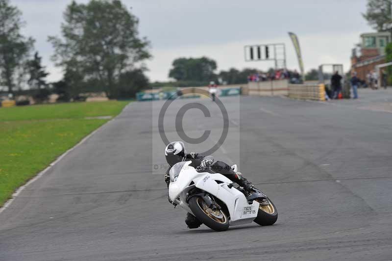 Motorcycle action photographs;cadwell;cadwell park photographs;event digital images;eventdigitalimages;motor racing louth lincolnshire;no limits trackdays;peter wileman photography;trackday;trackday digital images;trackday photos