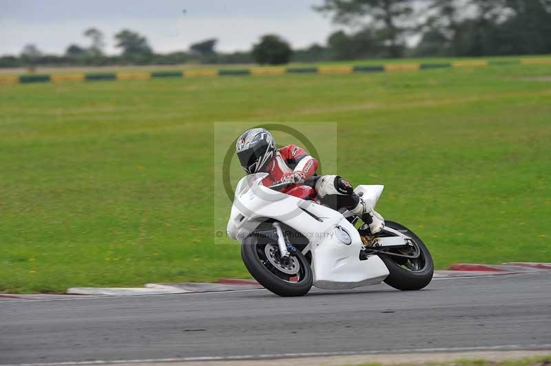 Motorcycle action photographs;cadwell;cadwell park photographs;event digital images;eventdigitalimages;motor racing louth lincolnshire;no limits trackdays;peter wileman photography;trackday;trackday digital images;trackday photos