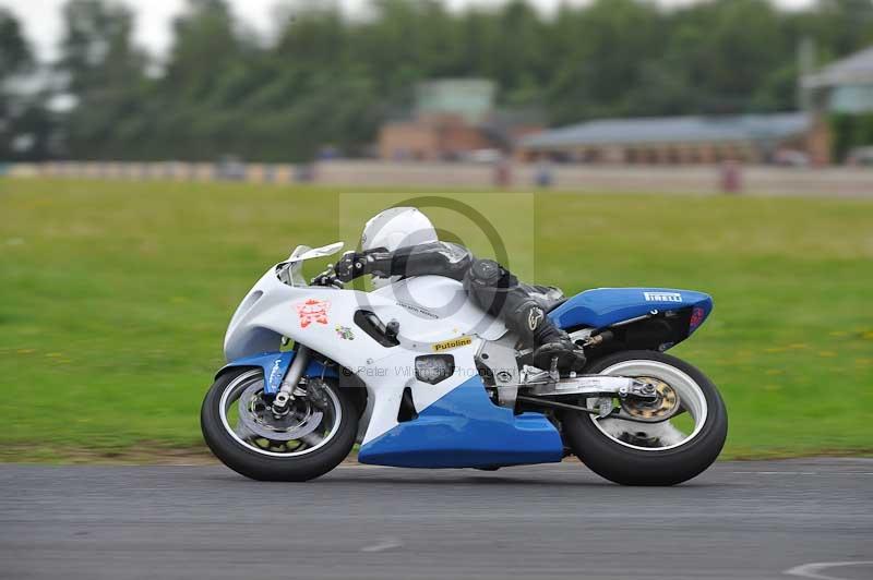 Motorcycle action photographs;cadwell;cadwell park photographs;event digital images;eventdigitalimages;motor racing louth lincolnshire;no limits trackdays;peter wileman photography;trackday;trackday digital images;trackday photos