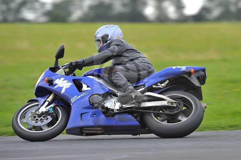 Motorcycle action photographs;cadwell;cadwell park photographs;event digital images;eventdigitalimages;motor racing louth lincolnshire;no limits trackdays;peter wileman photography;trackday;trackday digital images;trackday photos