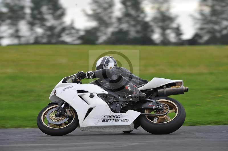 Motorcycle action photographs;cadwell;cadwell park photographs;event digital images;eventdigitalimages;motor racing louth lincolnshire;no limits trackdays;peter wileman photography;trackday;trackday digital images;trackday photos