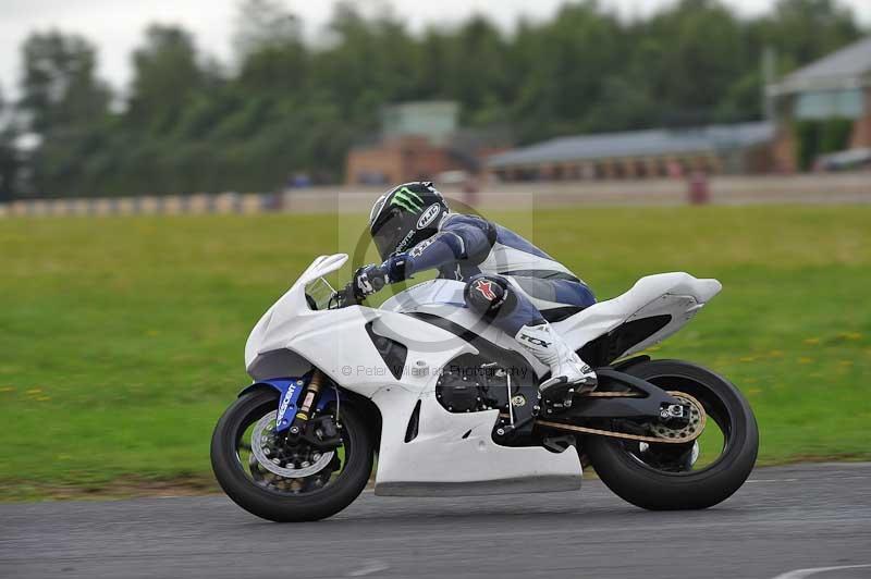 Motorcycle action photographs;cadwell;cadwell park photographs;event digital images;eventdigitalimages;motor racing louth lincolnshire;no limits trackdays;peter wileman photography;trackday;trackday digital images;trackday photos