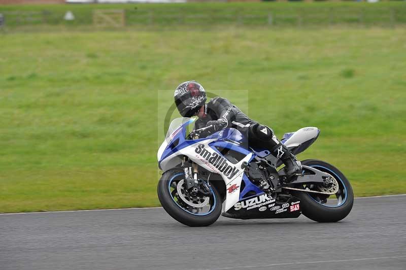 Motorcycle action photographs;cadwell;cadwell park photographs;event digital images;eventdigitalimages;motor racing louth lincolnshire;no limits trackdays;peter wileman photography;trackday;trackday digital images;trackday photos