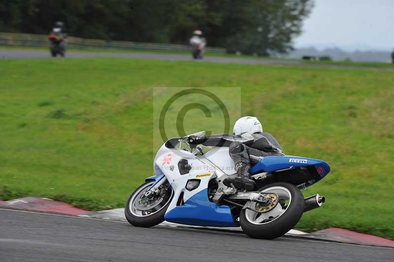 Motorcycle action photographs;cadwell;cadwell park photographs;event digital images;eventdigitalimages;motor racing louth lincolnshire;no limits trackdays;peter wileman photography;trackday;trackday digital images;trackday photos