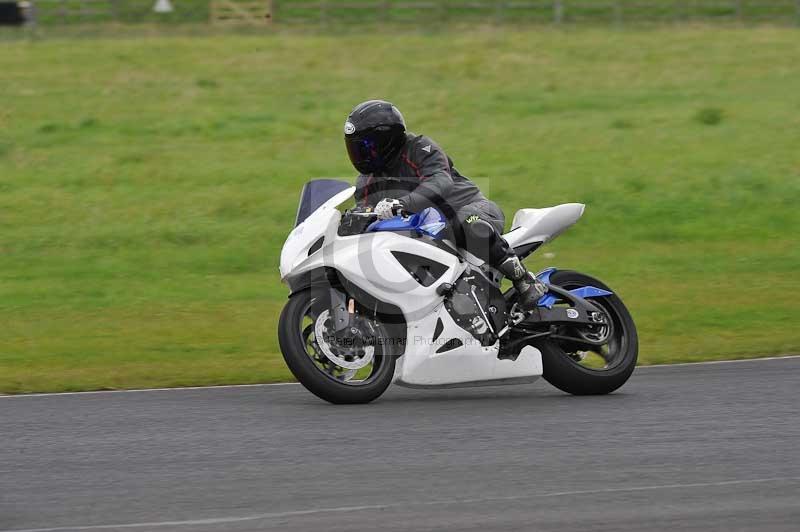 Motorcycle action photographs;cadwell;cadwell park photographs;event digital images;eventdigitalimages;motor racing louth lincolnshire;no limits trackdays;peter wileman photography;trackday;trackday digital images;trackday photos