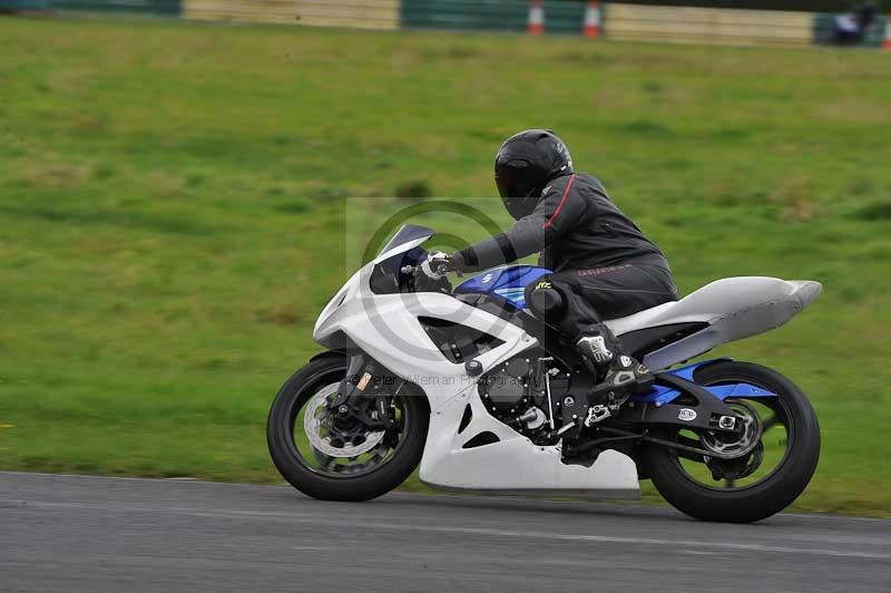 Motorcycle action photographs;cadwell;cadwell park photographs;event digital images;eventdigitalimages;motor racing louth lincolnshire;no limits trackdays;peter wileman photography;trackday;trackday digital images;trackday photos