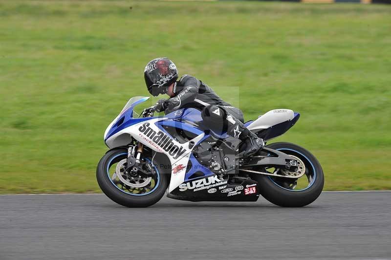 Motorcycle action photographs;cadwell;cadwell park photographs;event digital images;eventdigitalimages;motor racing louth lincolnshire;no limits trackdays;peter wileman photography;trackday;trackday digital images;trackday photos