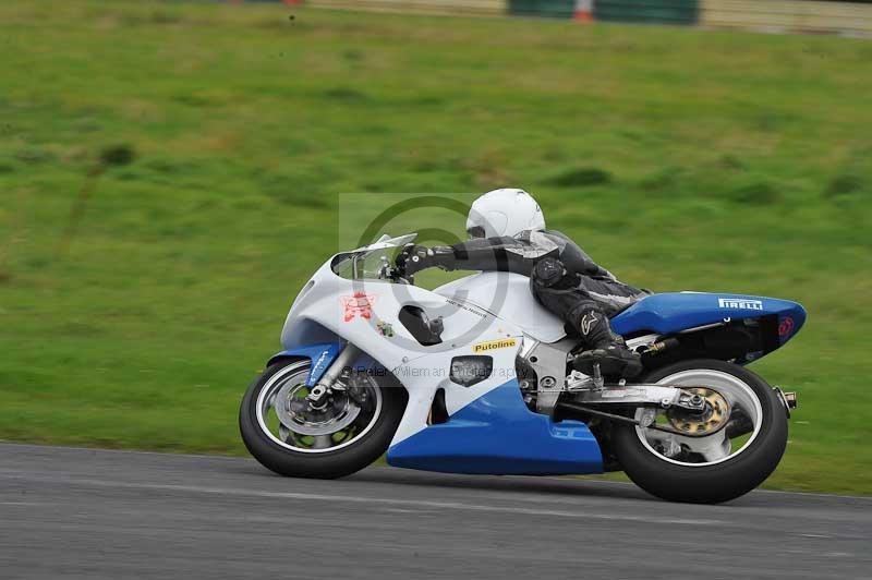 Motorcycle action photographs;cadwell;cadwell park photographs;event digital images;eventdigitalimages;motor racing louth lincolnshire;no limits trackdays;peter wileman photography;trackday;trackday digital images;trackday photos