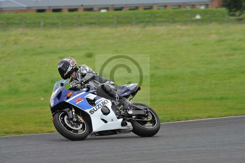 Motorcycle action photographs;cadwell;cadwell park photographs;event digital images;eventdigitalimages;motor racing louth lincolnshire;no limits trackdays;peter wileman photography;trackday;trackday digital images;trackday photos