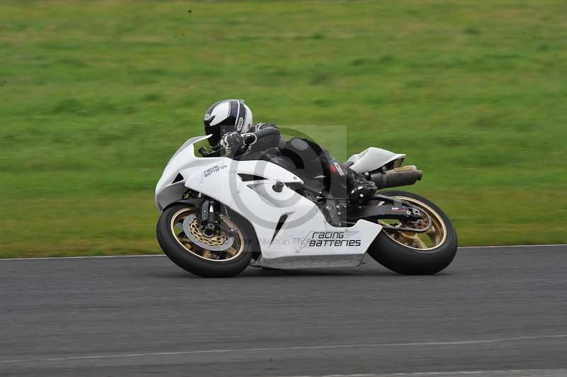 Motorcycle action photographs;cadwell;cadwell park photographs;event digital images;eventdigitalimages;motor racing louth lincolnshire;no limits trackdays;peter wileman photography;trackday;trackday digital images;trackday photos