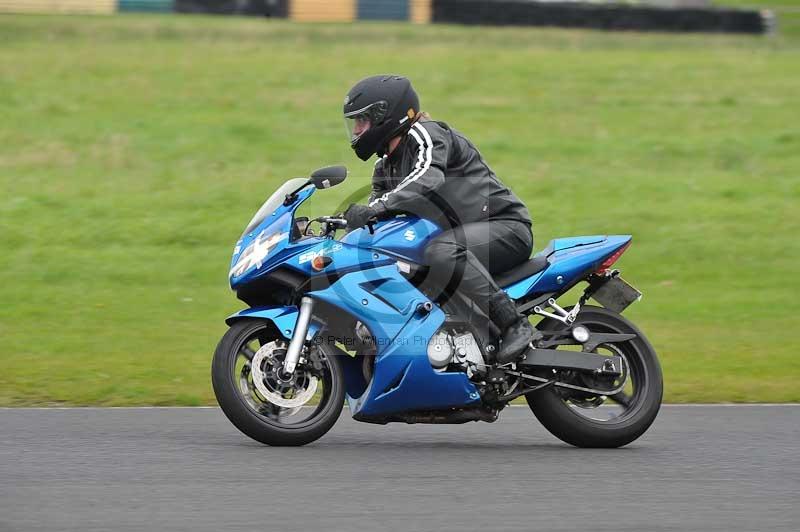 Motorcycle action photographs;cadwell;cadwell park photographs;event digital images;eventdigitalimages;motor racing louth lincolnshire;no limits trackdays;peter wileman photography;trackday;trackday digital images;trackday photos