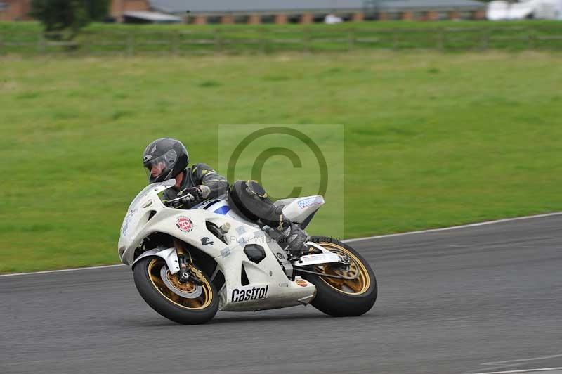Motorcycle action photographs;cadwell;cadwell park photographs;event digital images;eventdigitalimages;motor racing louth lincolnshire;no limits trackdays;peter wileman photography;trackday;trackday digital images;trackday photos