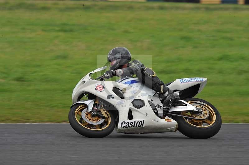 Motorcycle action photographs;cadwell;cadwell park photographs;event digital images;eventdigitalimages;motor racing louth lincolnshire;no limits trackdays;peter wileman photography;trackday;trackday digital images;trackday photos