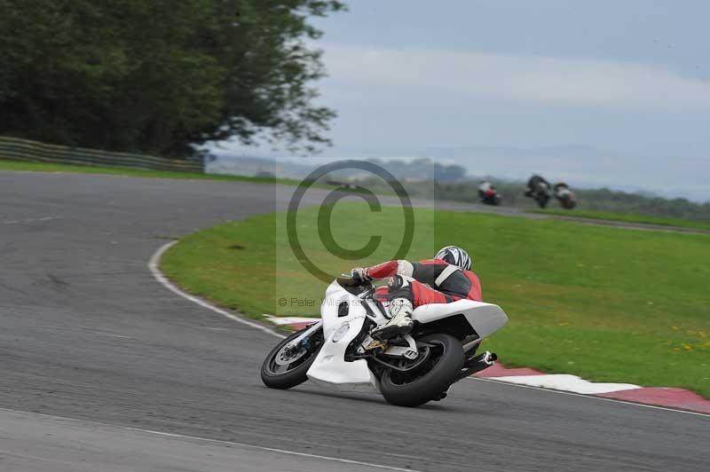 Motorcycle action photographs;cadwell;cadwell park photographs;event digital images;eventdigitalimages;motor racing louth lincolnshire;no limits trackdays;peter wileman photography;trackday;trackday digital images;trackday photos
