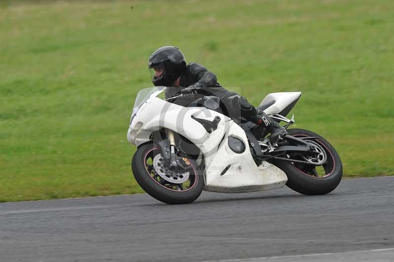 Motorcycle action photographs;cadwell;cadwell park photographs;event digital images;eventdigitalimages;motor racing louth lincolnshire;no limits trackdays;peter wileman photography;trackday;trackday digital images;trackday photos