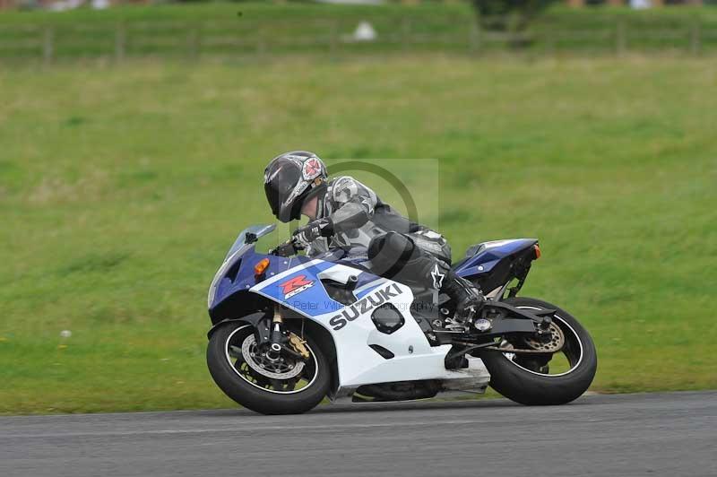 Motorcycle action photographs;cadwell;cadwell park photographs;event digital images;eventdigitalimages;motor racing louth lincolnshire;no limits trackdays;peter wileman photography;trackday;trackday digital images;trackday photos