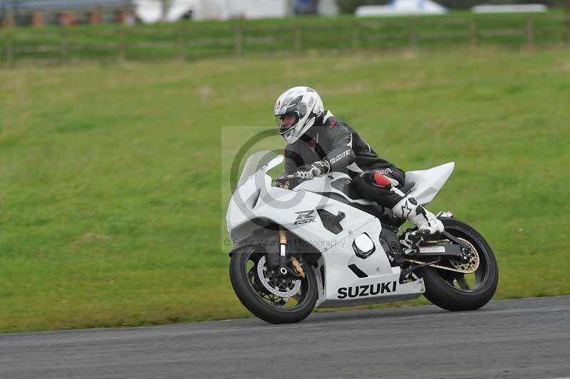 Motorcycle action photographs;cadwell;cadwell park photographs;event digital images;eventdigitalimages;motor racing louth lincolnshire;no limits trackdays;peter wileman photography;trackday;trackday digital images;trackday photos