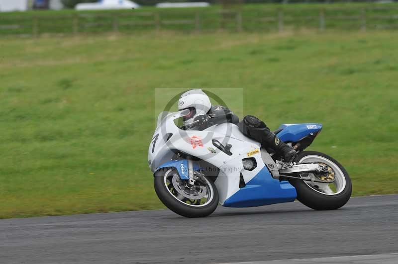 Motorcycle action photographs;cadwell;cadwell park photographs;event digital images;eventdigitalimages;motor racing louth lincolnshire;no limits trackdays;peter wileman photography;trackday;trackday digital images;trackday photos
